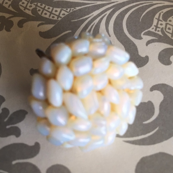 Vintage Clip Earrings - Picture 3 of 4